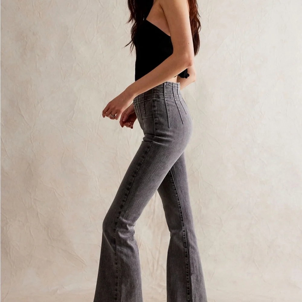 We The Free Jayde Flare Jeans Ridge Grey size 31 - Picture 3 of 9